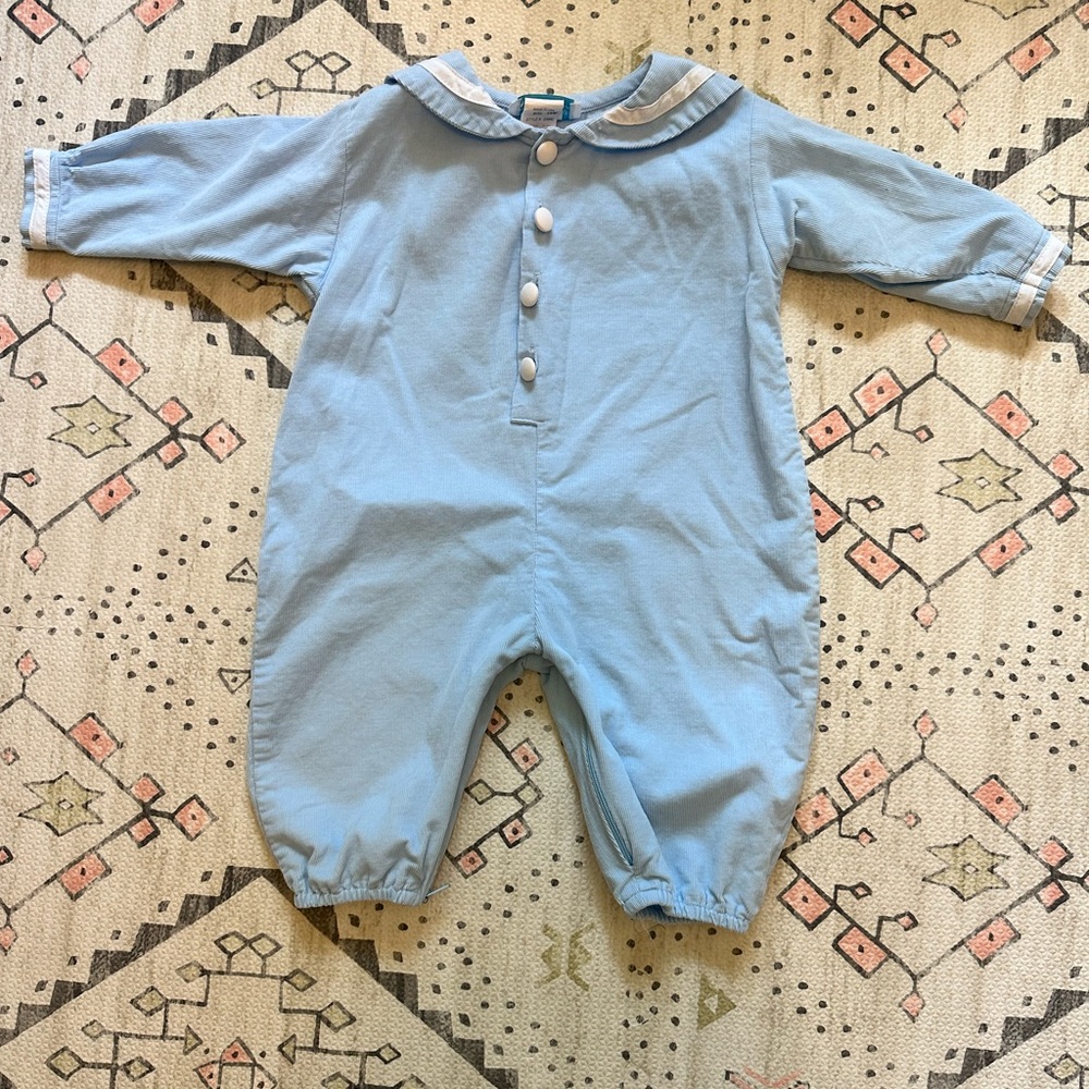 18M
Funtasia button down collard corduroy romper🩵 long sleeved 
EUC